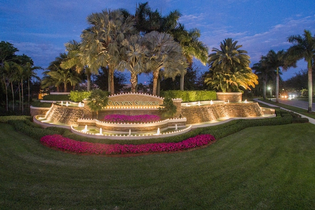 8183 Emerald Winds Cir, Boynton Beach, FL 33473 - surrounding community featuring a lawn