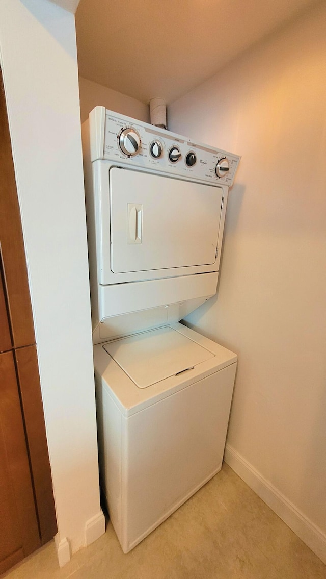 450 N Federal Hwy Unit 1101, Boynton Beach, FL 33435 - laundry area with stacked washing machine and dryer and baseboards
