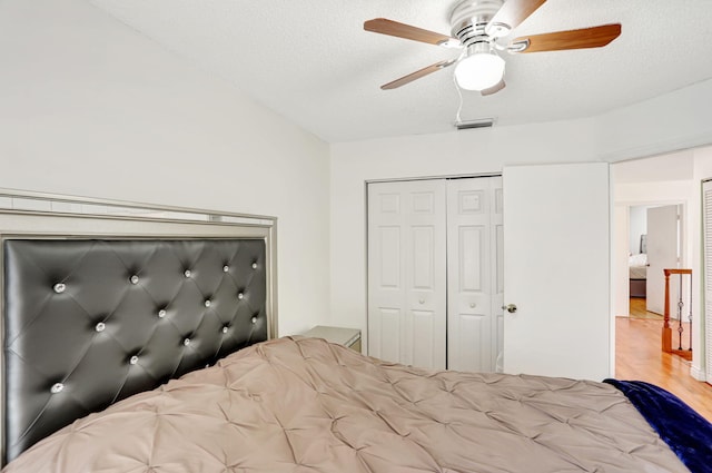3385 Seabreeze Ln, Margate, FL 33063 - bedroom with wood finished floors, a closet, a textured ceiling, and ceiling fan