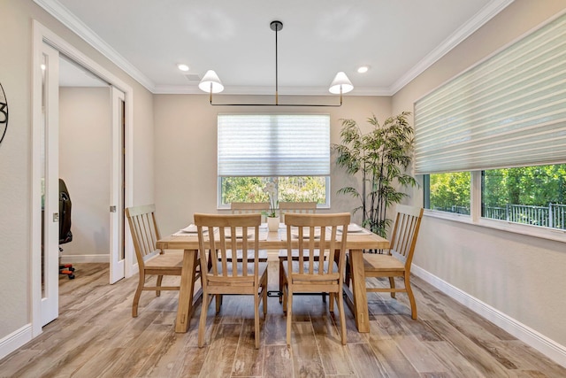 4610 SW Ardsley Dr, Stuart, FL 34997 - dining area featuring light wood-style flooring, ornamental molding, and recessed lighting