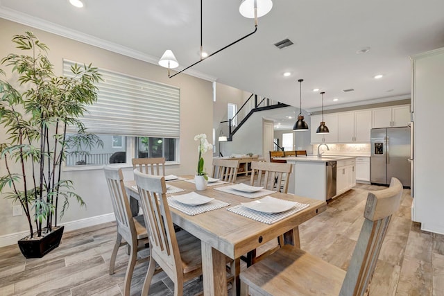 4610 SW Ardsley Dr, Stuart, FL 34997 - dining area featuring light wood-style floors, recessed lighting, and crown molding