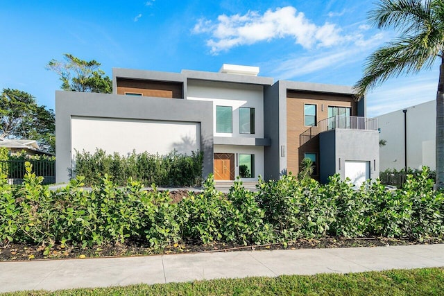 13480 US Highway 1, Juno Beach, FL 33408 - view of front facade featuring stucco siding and a balcony