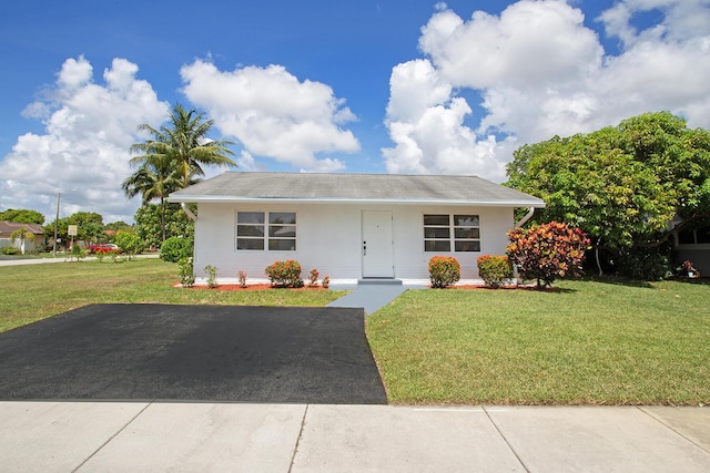 7609 NW 70th Ave, Tamarac, FL 33321 - view of front facade featuring stucco siding and a front yard