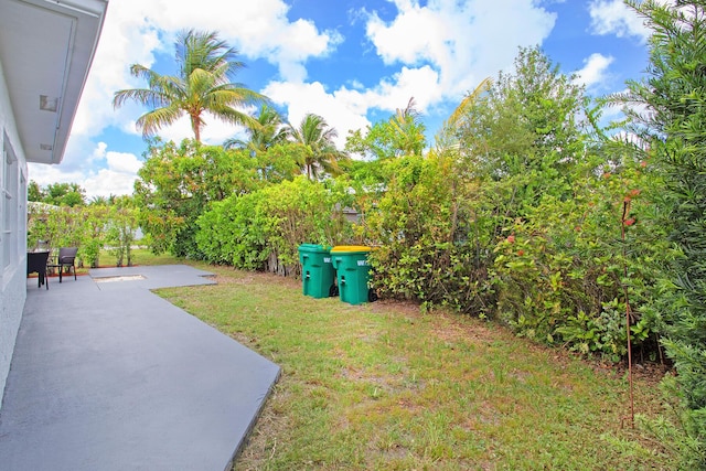 7609 NW 70th Ave, Tamarac, FL 33321 - view of grassy yard with a patio
