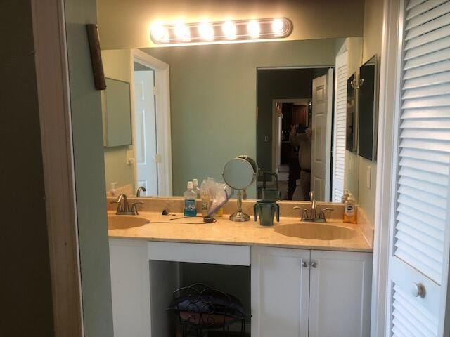 7992 Chula Vista Cres, Boca Raton, FL 33433 - bathroom with double vanity