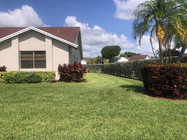 7992 Chula Vista Cres, Boca Raton, FL 33433 - view of green lawn