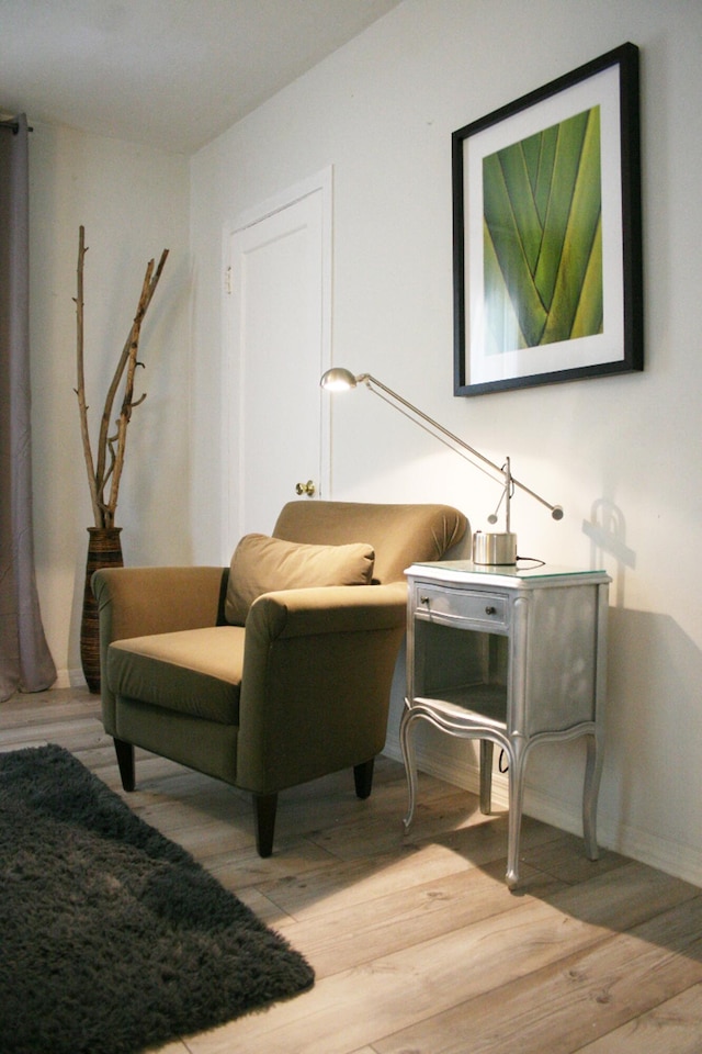 440 NE 1st Ave, Fort Lauderdale, FL 33301 - sitting room featuring light wood finished floors