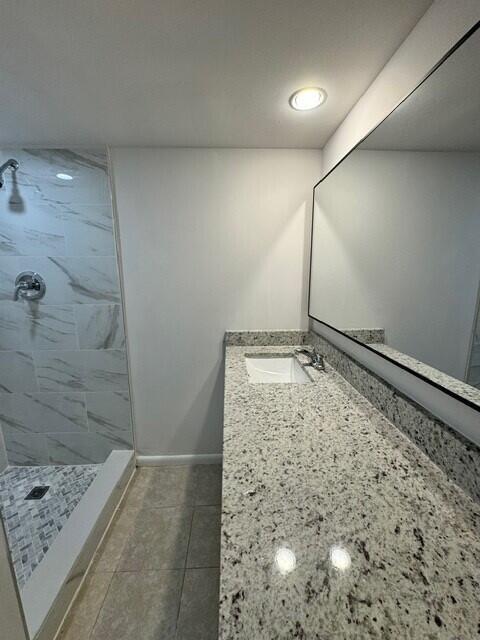 3822 38th Way, West Palm Beach, FL 33407 - bathroom featuring a tile shower and vanity