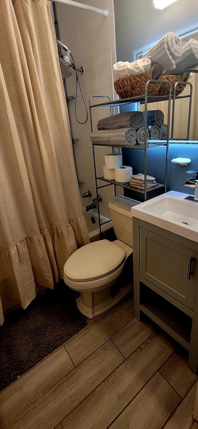 104 NE 5th St, Fort Lauderdale, FL 33301 - full bathroom with wood finish floors, vanity, and curtained shower