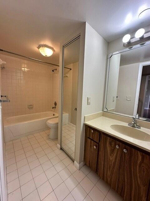 3819 38th Way, West Palm Beach, FL 33407 - full bath featuring tile patterned flooring, vanity, and bathtub / shower combination
