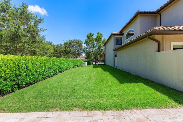 8199 Lost Creek Ln, Delray Beach, FL 33446 - view of green lawn