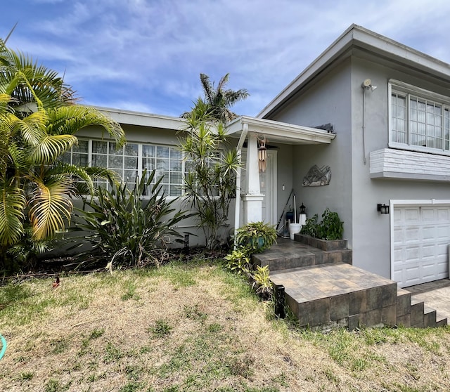 1424 Crest Dr, Lake Worth, FL 33461 - view of front facade featuring stucco siding