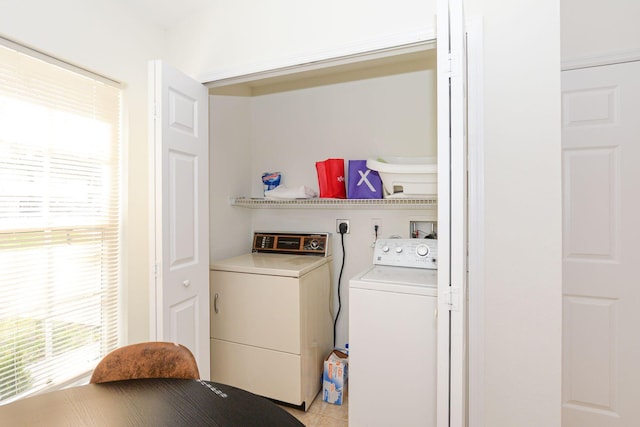 885 SW Sultan Dr, Port Saint Lucie, FL 34953 - laundry area featuring washing machine and clothes dryer