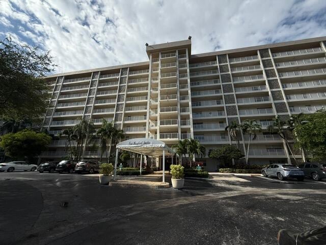 3510 Oaks Way Unit 103, Pompano Beach, FL 33069 - view of apartment building / complex