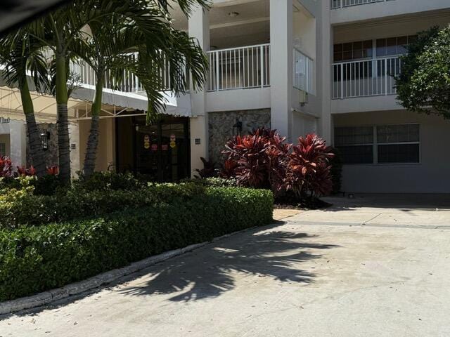 3510 Oaks Way Unit 103, Pompano Beach, FL 33069 - view of building exterior
