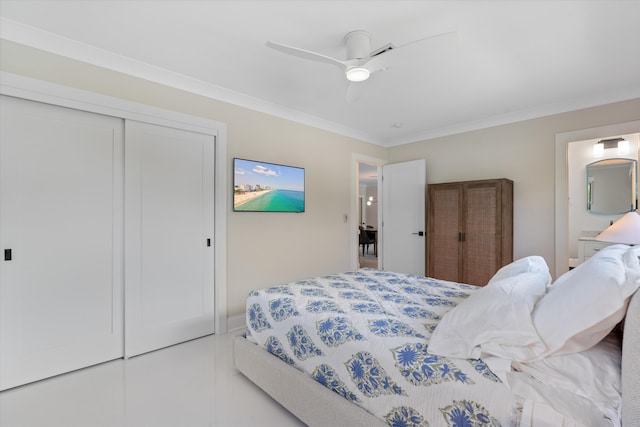910 SW 21st St, Boca Raton, FL 33486 - bedroom with ornamental molding, a closet, and ceiling fan