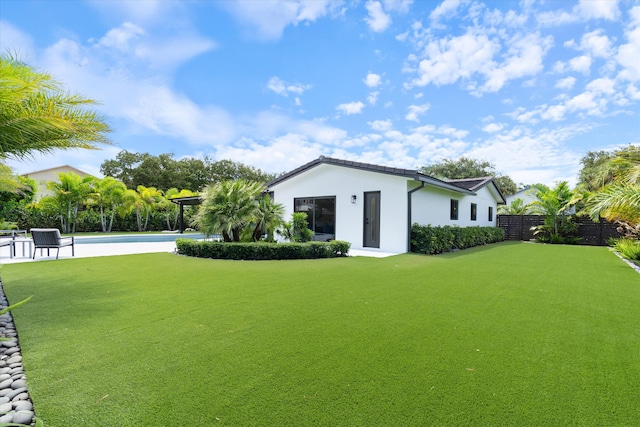 910 SW 21st St, Boca Raton, FL 33486 - view of yard with an outdoor pool