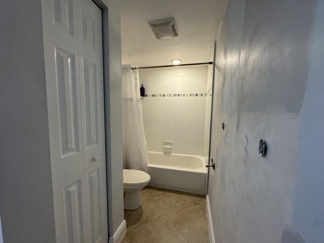 674 Springdale Cir, Palm Springs, FL 33461 - bathroom with a closet, shower / tub combo with curtain, and tile patterned flooring