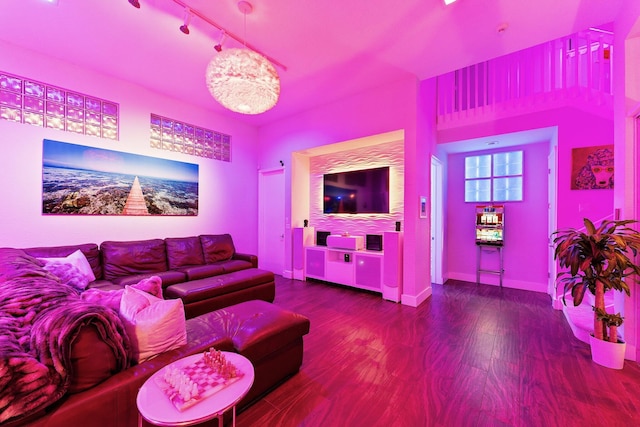 191 Sedona Way, Palm Beach Gardens, FL 33418 - living area featuring wood finished floors and baseboards