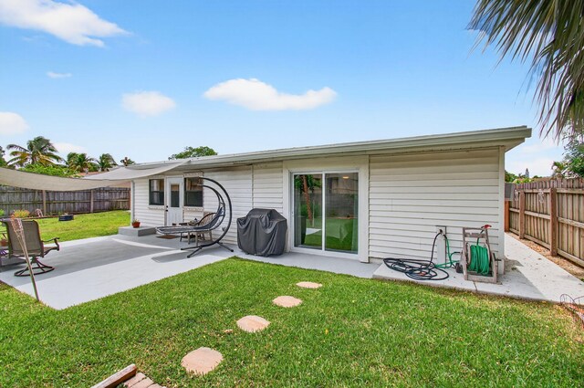 826 Cochran Dr, Lake Worth Beach, FL 33461 - rear view of property with a fenced backyard and a patio
