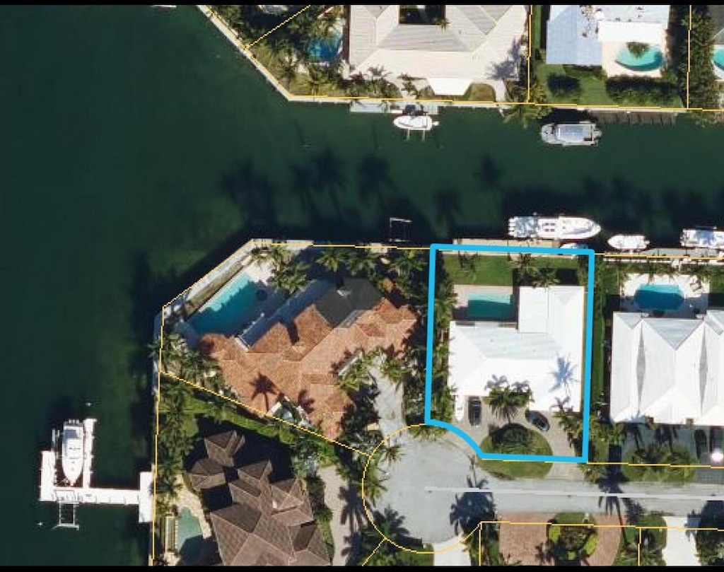 1040 Coral Way, Singer Island, FL 33404 - view of property location featuring property parcel outlined and a large body of water
