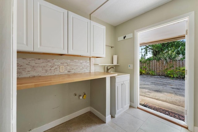1546 35th Ave, Vero Beach, FL 32960 - laundry area featuring light tile patterned flooring and baseboards