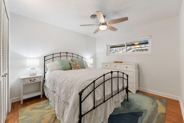 1546 35th Ave, Vero Beach, FL 32960 - bedroom featuring wood finished floors and ceiling fan
