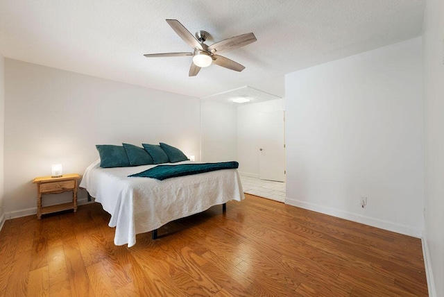 1546 35th Ave, Vero Beach, FL 32960 - bedroom featuring light wood-style flooring and a ceiling fan