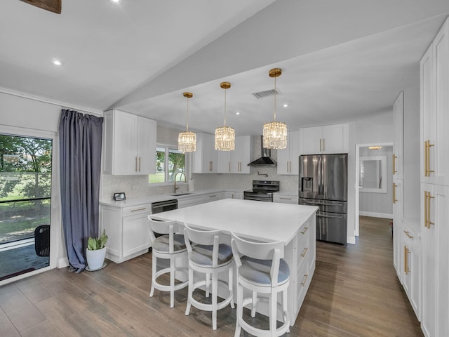 17516 Birchwood Dr, Boca Raton, FL 33487 - kitchen with appliances with stainless steel finishes, a chandelier, backsplash, light countertops, and vaulted ceiling