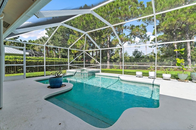 5885 SE Forest Glade Trl, Hobe Sound, FL 33455 - view of swimming pool with a patio, a fenced backyard, a pool with connected hot tub, and a lanai