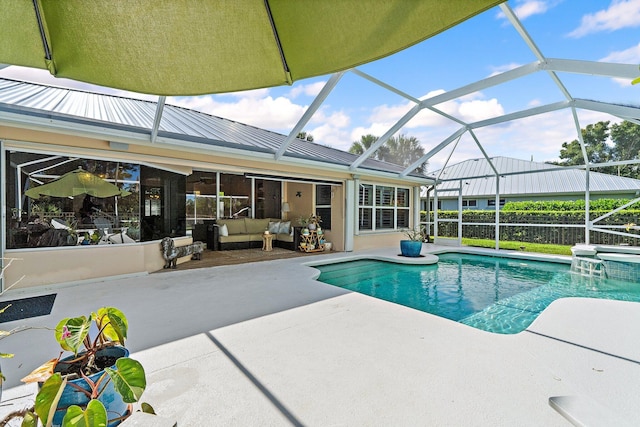 5885 SE Forest Glade Trl, Hobe Sound, FL 33455 - view of swimming pool featuring a patio area, outdoor lounge area, an outdoor hot tub, and a lanai