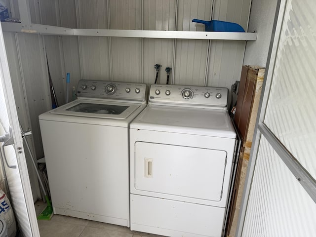 64 Waterford C, Delray Beach, FL 33446 - laundry area featuring washing machine and dryer and light tile patterned floors