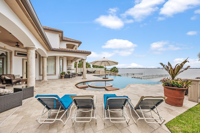 671 Indian River Dr, Melbourne, FL 32935 - view of swimming pool with outdoor lounge area, a patio area, a ceiling fan, and a pool with connected hot tub