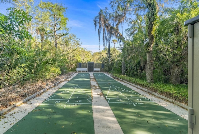 420 Hawthorne Ln, Vero Beach, FL 32962 - surrounding community with shuffleboard