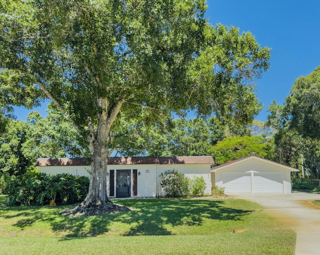 3216 59th Ave, Vero Beach, FL 32966 - ranch-style home with a detached garage and a front yard