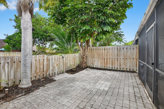 1005 NW 53rd St, Deerfield Beach, FL 33064 - fenced backyard featuring a patio area