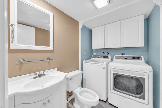5693 SE Windsong Ln Unit 545, Stuart, FL 34997 - bathroom with washer and clothes dryer and vanity