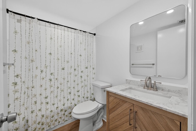 15036 Ashland Ln Unit 44, Delray Beach, FL 33484 - full bath with vanity, wood finished floors, recessed lighting, and a shower with shower curtain