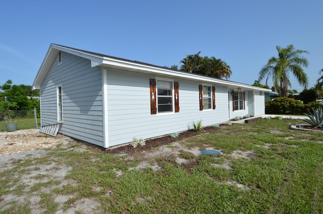 5447 SE 51st Dr, Stuart, FL 34997 - view of side of home