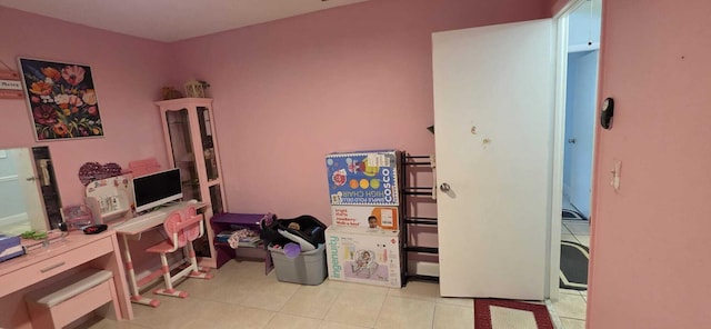 4732 Chariot Cir, Greenacres, FL 33463 - interior space featuring light tile patterned floors and a desk