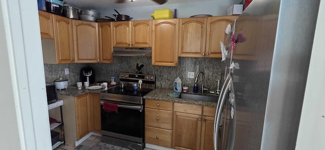 4732 Chariot Cir, Greenacres, FL 33463 - kitchen with appliances with stainless steel finishes, under cabinet range hood, backsplash, a ceiling fan, and light tile patterned floors