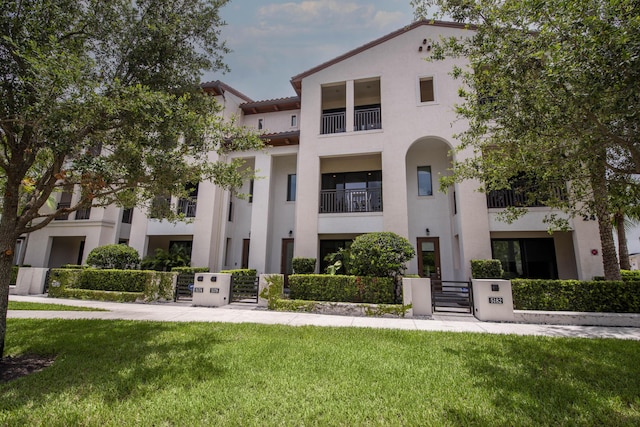 5178 Beckman Ter, Palm Beach Gardens, FL 33418 - view of front of home featuring stucco siding and a front lawn