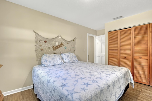 1395 SE Darling St, Stuart, FL 34997 - bedroom featuring wood finished floors and a closet