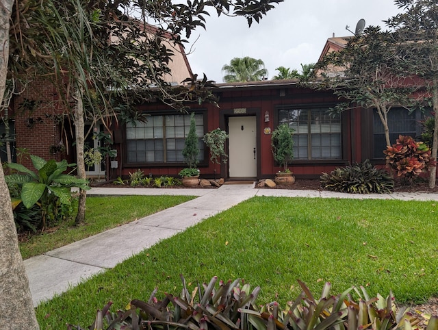 2904 N 35th Ter, Hollywood, FL 33021 - view of front of house with a front lawn