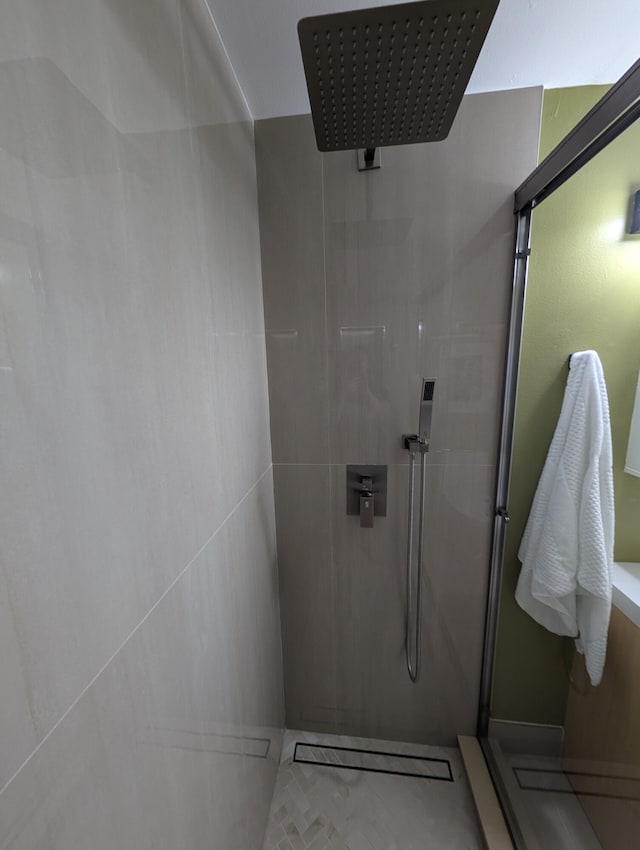 2904 N 35th Ter, Hollywood, FL 33021 - full bath featuring tiled shower