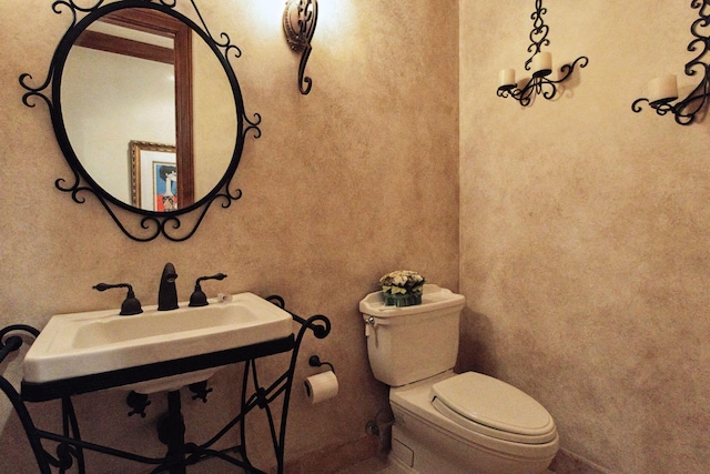3870 NE 31st Ave, Lighthouse Point, FL 33064 - half bath with toilet and a sink