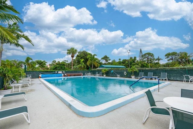 2950 SE Ocean Blvd Unit 119-6, Stuart, FL 34996 - community pool with a patio