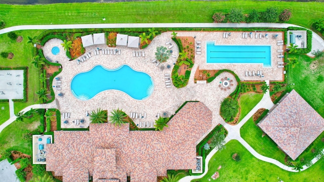 572 SE Villandry Way, Port Saint Lucie, FL 34984 - bird's eye view of a pool area