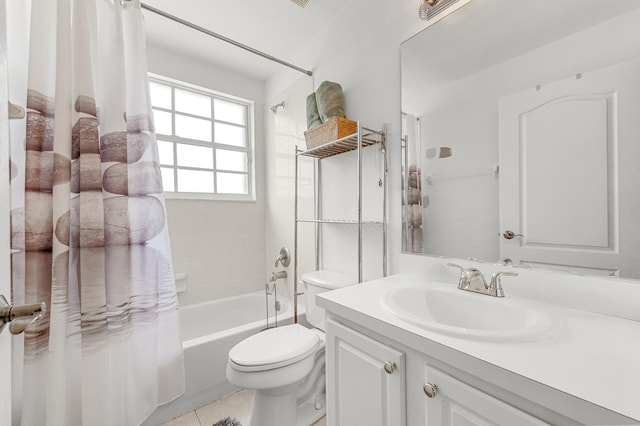 168 Canterbury Pl, Royal Palm Beach, FL 33414 - full bath featuring shower / bath combo with shower curtain, vanity, and tile patterned floors