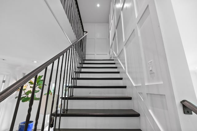 6204 Celadon Cir, Palm Beach Gardens, FL 33418 - stairway featuring a decorative wall and recessed lighting
